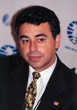 http://www.gmsquare.com/interviews/images/seirawan.jpg